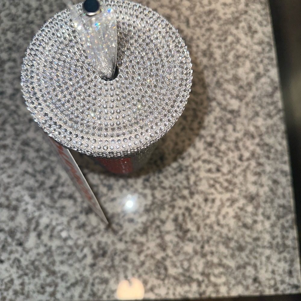 Sparkling Rhinestone Tumbler with Straw
#Dunkin # DunkinRhinestonecup